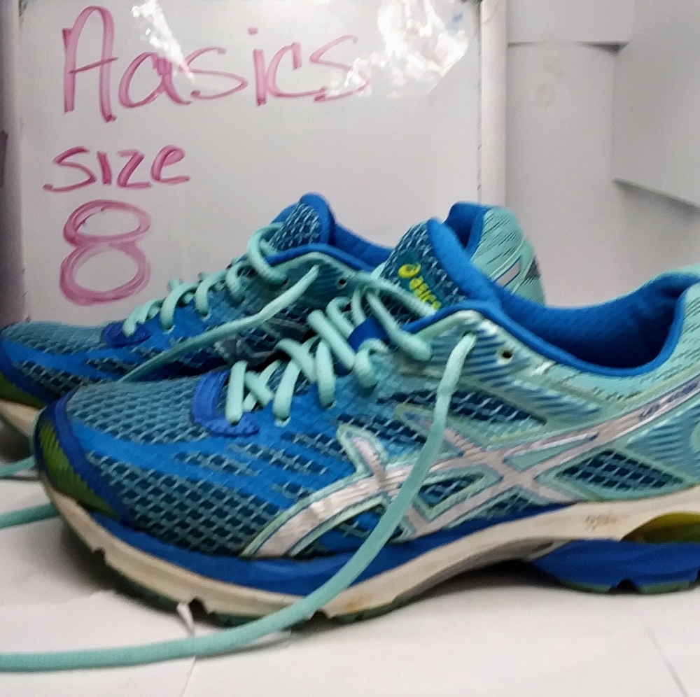 Aasics blue like new size 8